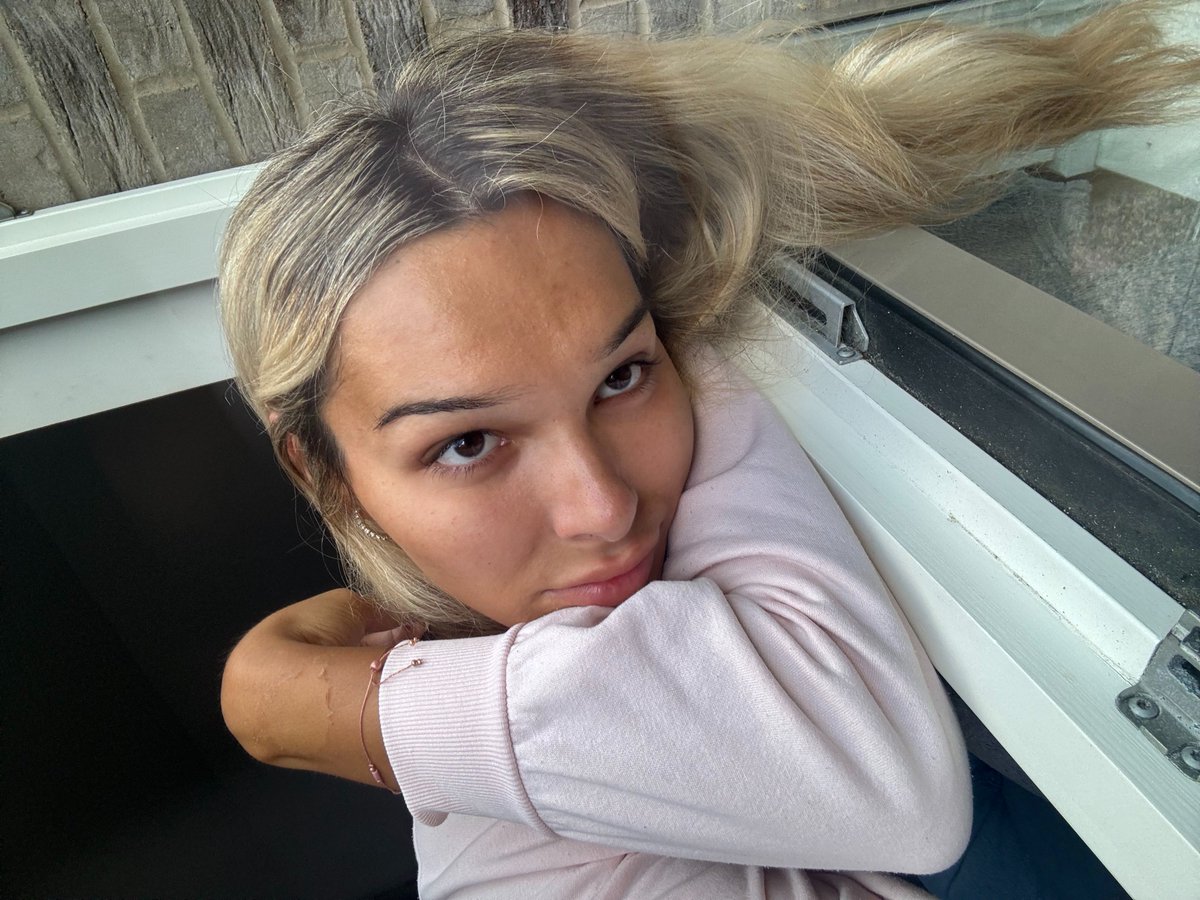 AngelinaJulesX's tweet photo. Would 40+ year old men flirt with a trans girl? 🏳️‍⚧️🤔 https://t.co/vNQSgSPKky