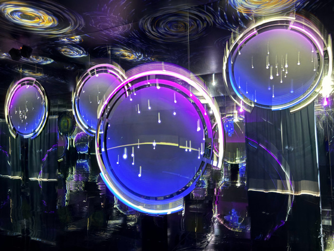 gocanvasDOTca's tweet photo. "Stepping into a world where light dances with color—this immersive installation turns every corner into a visual poem.  #ArtExperience #LightAndColor" https://t.co/QnySsfVitc