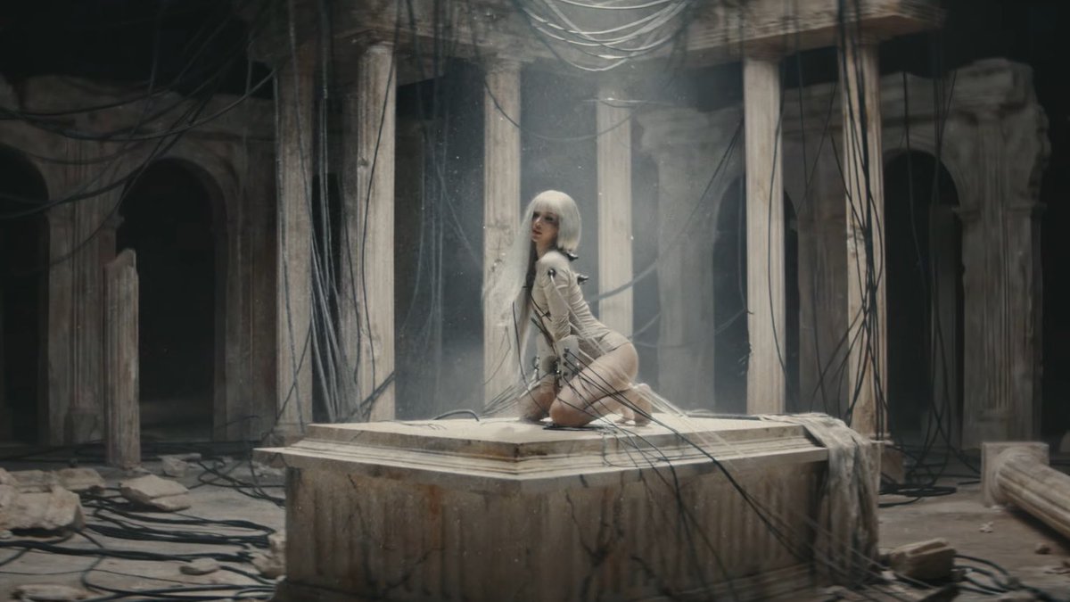 hourly lisa tweet media