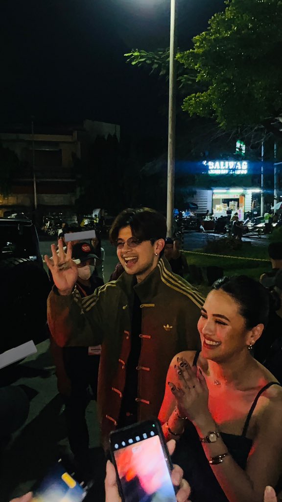 gerechorange's tweet image. Avisala eshma po sa papa2x ko #RayverCruz na sinabihan si mama2x na lagdaan yung albums ko! Stream Kung Ikaw ay Bibitaw!!

🔸#KungIkawAyBibitawByJULIE
HINDI BIBITAW KAY JULIE
#JulieAnneSanJose @MyJaps