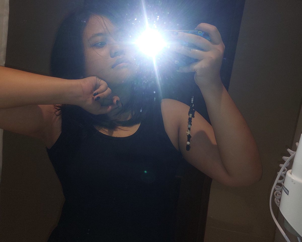 𝑽ivienne tweet media