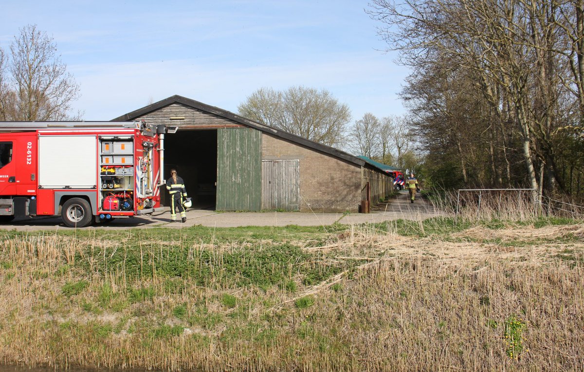 Brand in stal met caravans snel onder controle