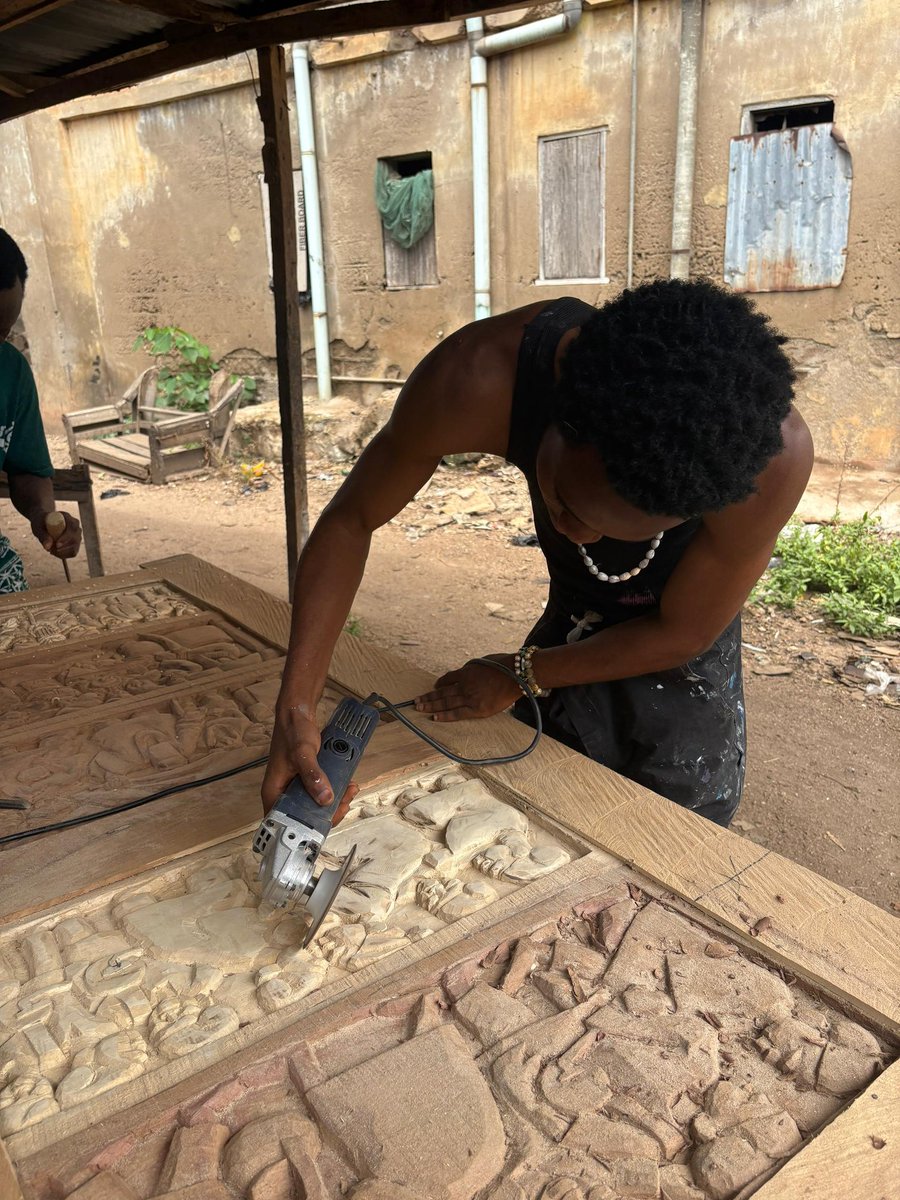 EmmavicArts's tweet image. culture meets talent &amp;amp; hardwork
#wood #carving #africanart  #art #woodcarving