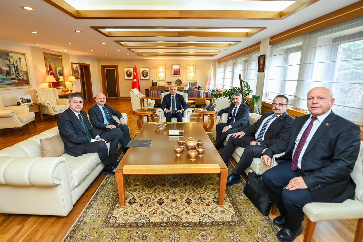 yamaniktm02's tweet photo. 6 Şubat depremlerinde zarar gören kültür varlıklarımızı, başta Tarihi Ulu Cami olmak üzere yeniden ayağa kaldırmaya yönelik çalışmaları kapsamlı şekilde değerlendirdik. Destekleri için Sayın Bakanımıza teşekkür ediyoruz. https://t.co/Fh3uciWQrz