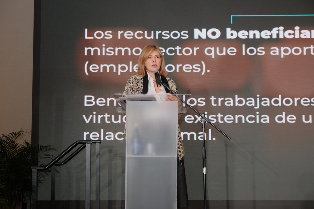 aguillenarango's tweet photo. El Subsidio Familiar es una herramienta de equidad. Es la forma en la que acompañamos a miles de trabajadores que, con esfuerzo y compromiso, sostienen a sus familias.

Creemos en un país donde la formalidad abre puertas, donde cada persona pueda acceder a condiciones mínimas de dignidad y bienestar.

Detrás de cada subsidio hay un hogar y un futuro que merece oportunidades. 

#GranForoDeProtecciónSocial