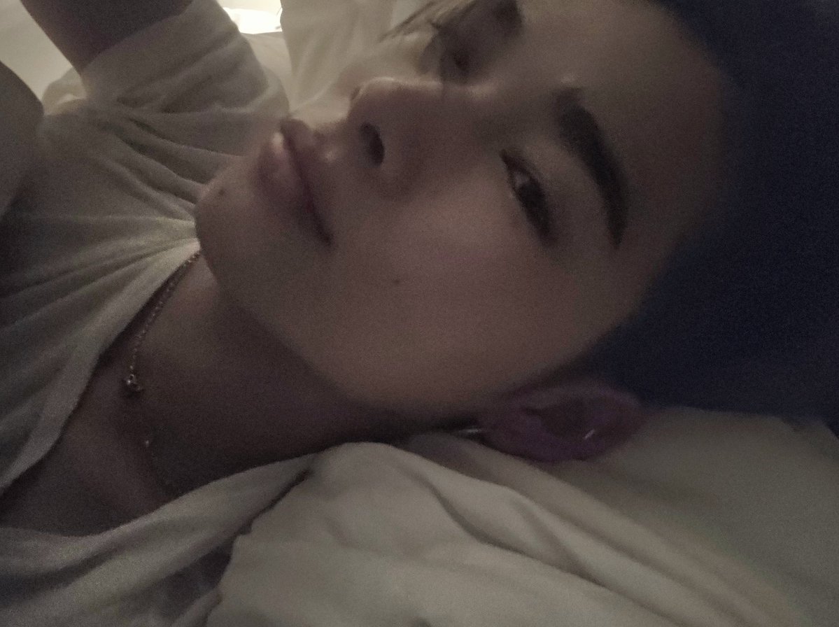 니키 얼굴 tweet media