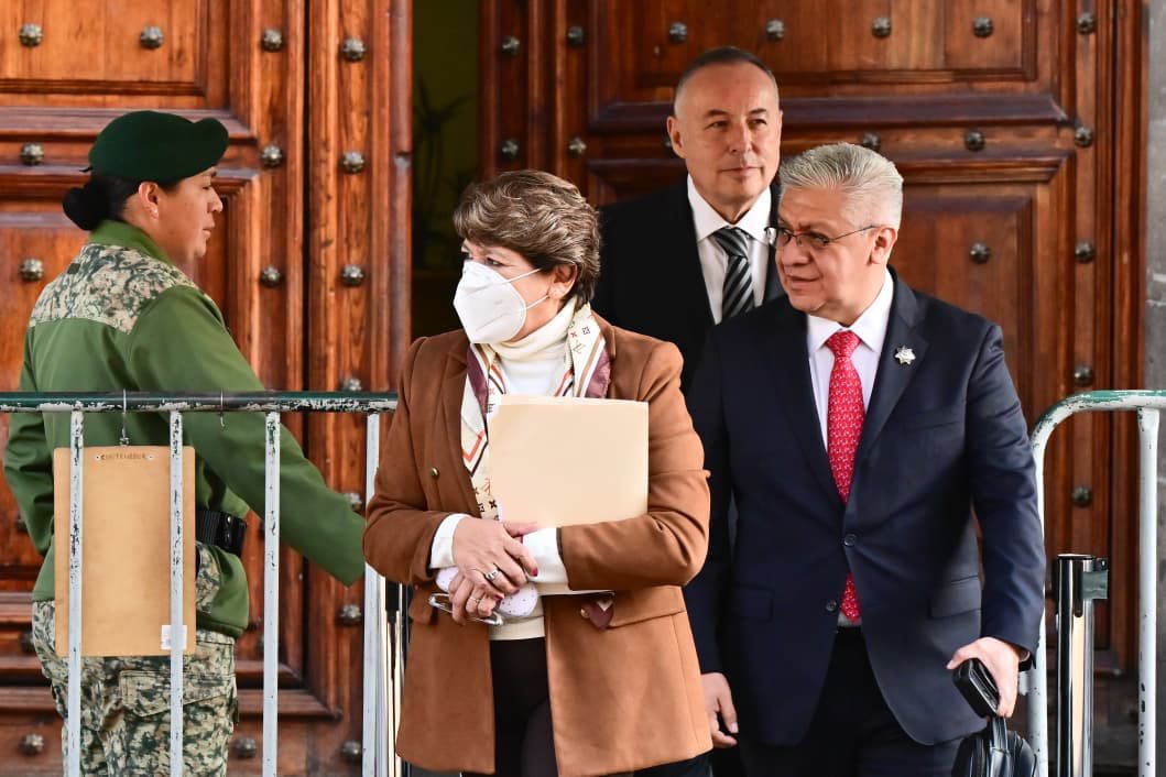 delfinagomeza's tweet image. ¡Buenos días! Iniciamos esta mañana en Palacio Nacional, en reunión con nuestra querida Presidenta de la República, Doctora @Claudiashein, y el Gabinete de Seguridad del @GobiernoMX.
Revisamos los avances en seguridad que hemos tenido en el #EdoMex, gracias a la coordinación