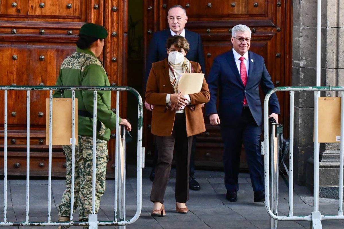 delfinagomeza's tweet image. ¡Buenos días! Iniciamos esta mañana en Palacio Nacional, en reunión con nuestra querida Presidenta de la República, Doctora @Claudiashein, y el Gabinete de Seguridad del @GobiernoMX.
Revisamos los avances en seguridad que hemos tenido en el #EdoMex, gracias a la coordinación