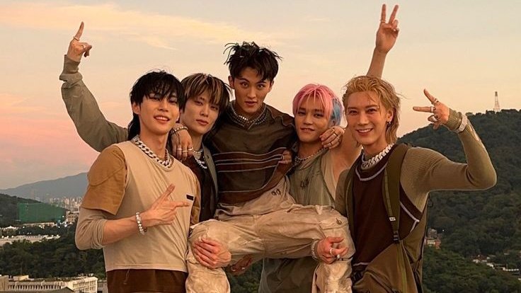 𖹭¹⁴²⁷ tweet media