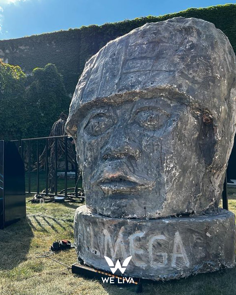 welivatr's tweet image. Hayata geçirdiğimiz bu alanda;
özel üretim yüzeyler, güçlü grafik dili ve karakterli objelerle sadece bir kurulum değil, bir atmosfer tasarladık.

#eventproduction #setdesign #experiencedesign #eventsetup #turnkeysolution