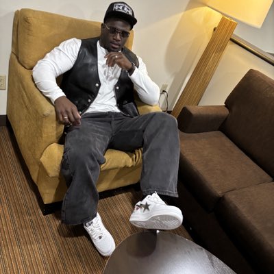 NealRavon's tweet photo. #NewProfilePic https://t.co/GOftQk6M4D