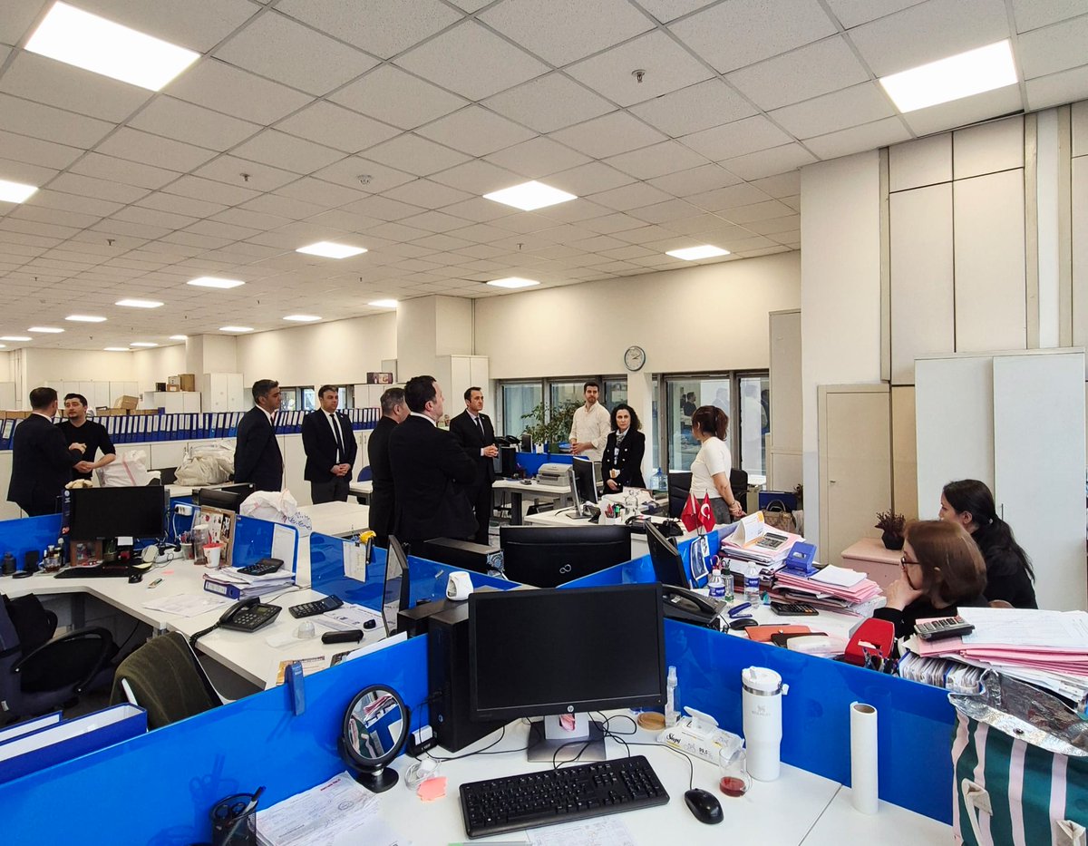 Genel Başkanımız Tolga AKGÜL, Başkan Yardımcılarımız, Şube Başkanımız Faruk Serdar NİŞANCI ve beraberindeki heyet, Pendik Uygulama Grup Müdürlüğüne ziyaret gerçekleştirmiştir. Meslektaşlarımıza misafirperverlikleri için teşekkür ederiz.