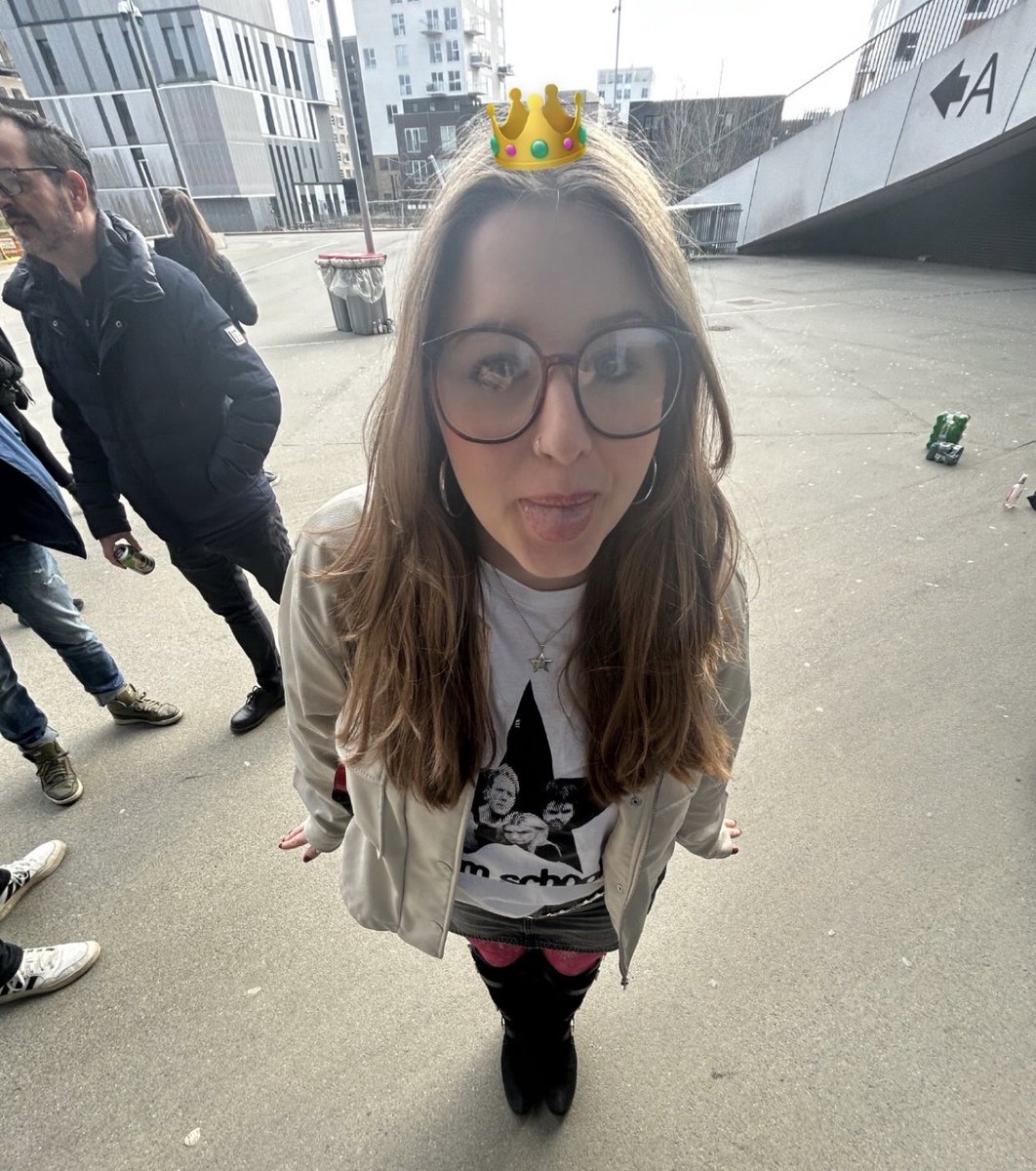 oliviasilomilo's tweet photo. happy bdayyy my queen @newswimx !!!!! have the best day ever ilysm ༻*ੈ✩‧₊˚ (miss u BAD) https://t.co/eMuyc8o2a3