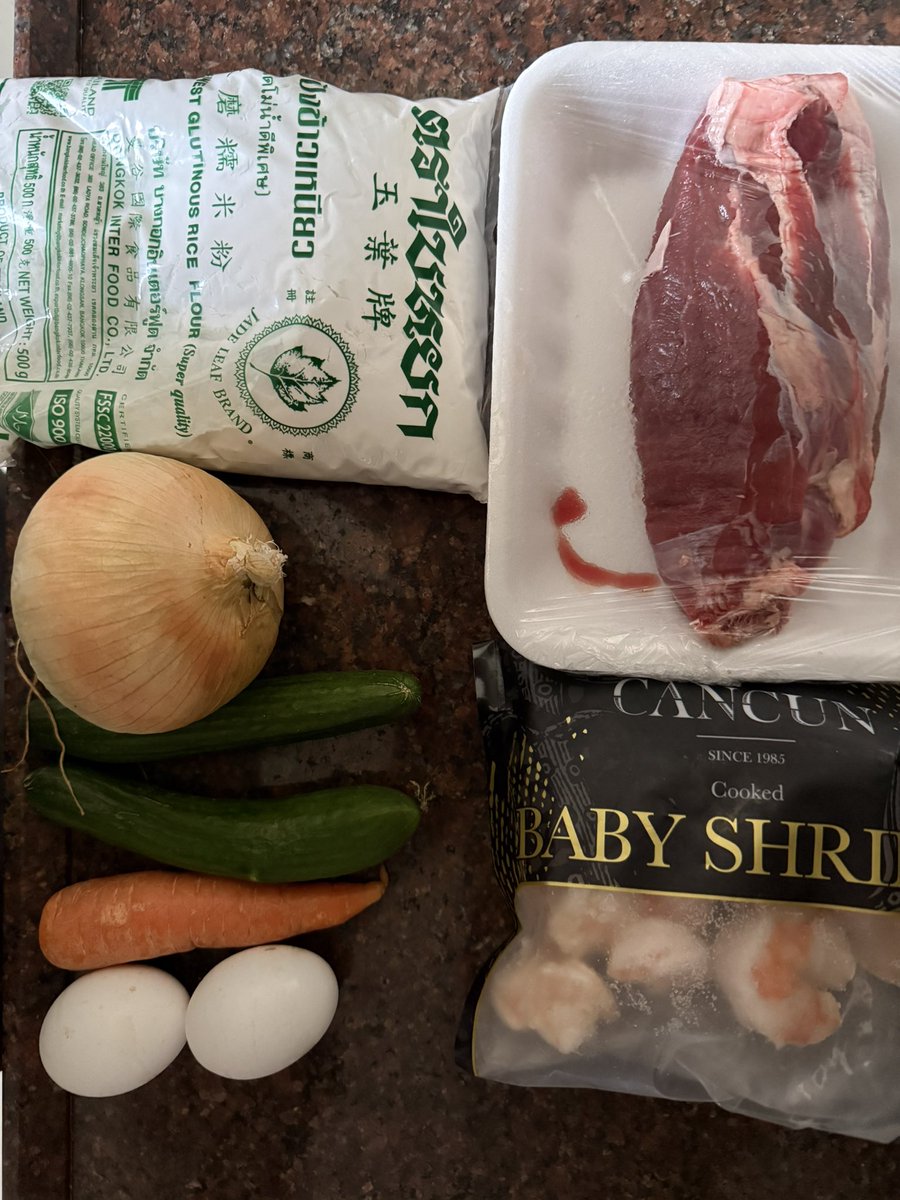 KMilchin's tweet photo. Приготовил рисовую лапшу мира с рваным мясом мира https://t.co/mIuXDJRqGi
