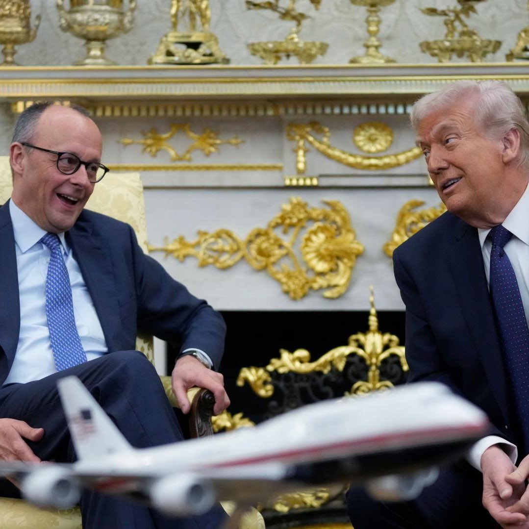 E L   H O T Z O tweet media