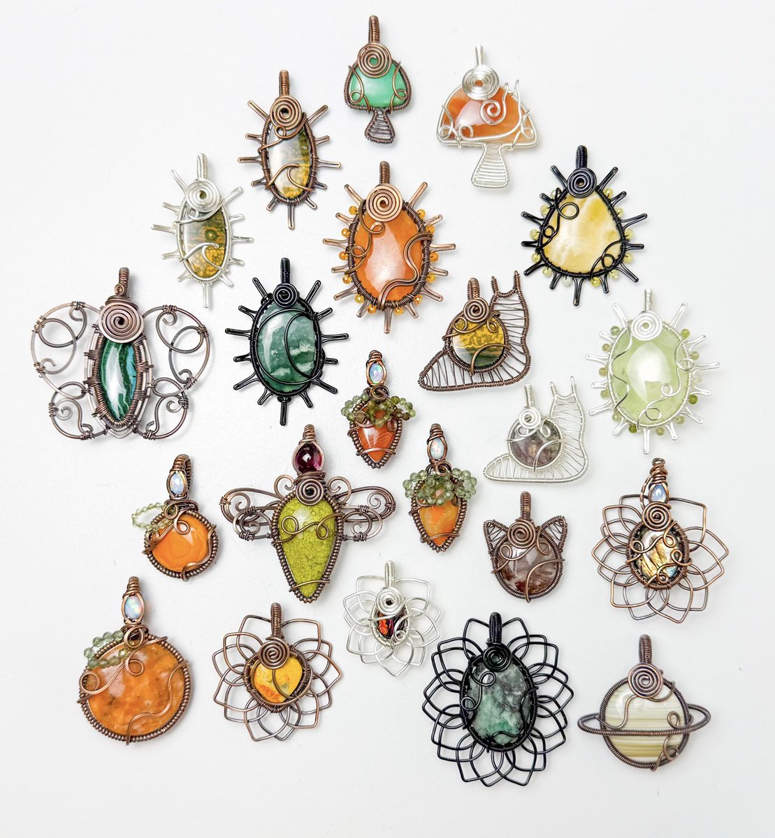 mildhippie's tweet image. the crystals             🍊🌱🥕          the pendants

“tangerine trail” collection coming to my shop Thursday (tomorrow) 4/09 at 8pm eastern time