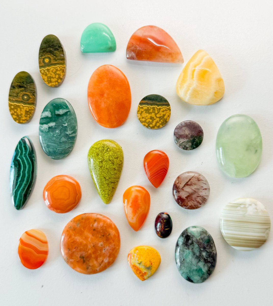 mildhippie's tweet image. the crystals             🍊🌱🥕          the pendants

“tangerine trail” collection coming to my shop Thursday (tomorrow) 4/09 at 8pm eastern time