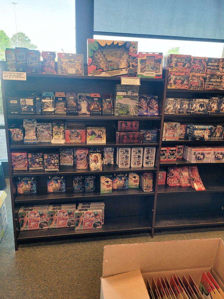 _SportsAndHype's tweet image. Barnes &amp;amp; Noble this morning, had One Piece EB-03 &amp;amp; OP-14 Sleeved Booster Packs, assorted Ascended Heroes skus, Perfect Order ETB'S, Destined Rivals sleeved, Riftbound, and more. +++