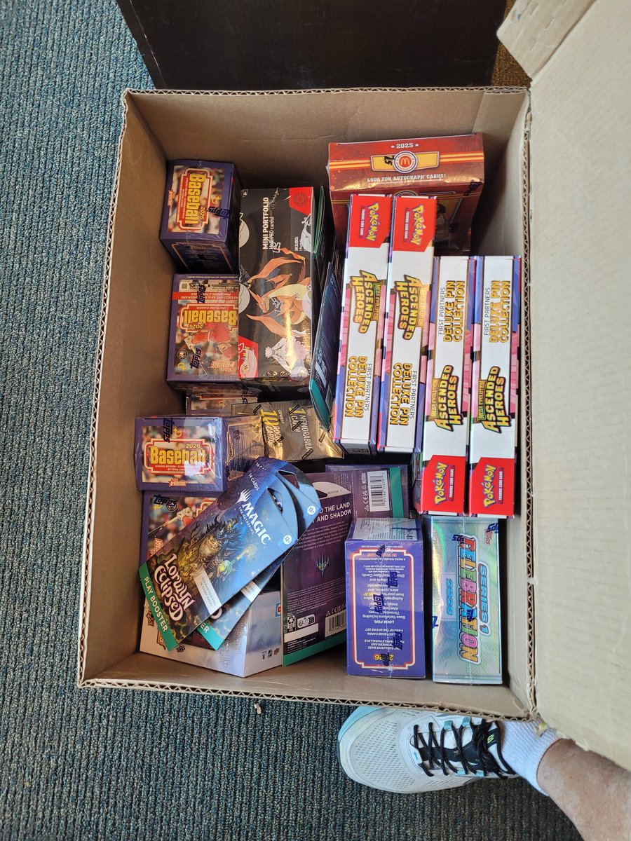 _SportsAndHype's tweet image. Barnes &amp;amp; Noble this morning, had One Piece EB-03 &amp;amp; OP-14 Sleeved Booster Packs, assorted Ascended Heroes skus, Perfect Order ETB'S, Destined Rivals sleeved, Riftbound, and more. +++