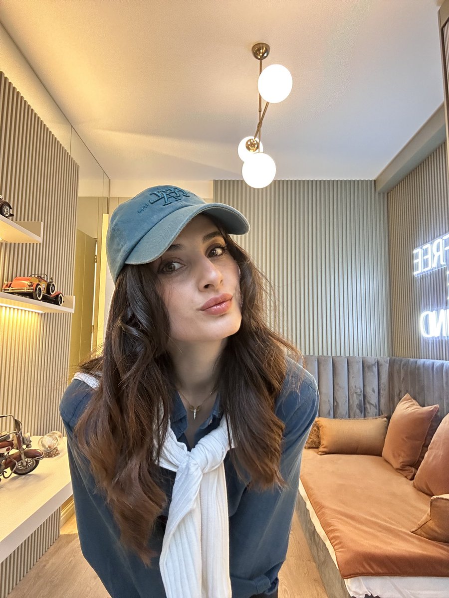 ulkunediyor's tweet photo. kardesim benim o konuda bi bilgim var
ama baska bi bildiğimden olayı
da yorum
yapamıyorum öyle söylim https://t.co/MUnIU8JnvE