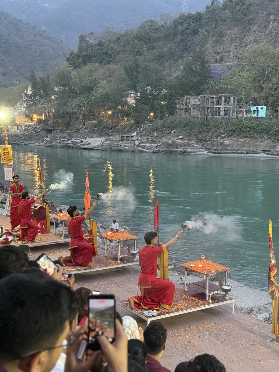 TheGreatAshB's tweet image. On the road, guess the location !#travel #india