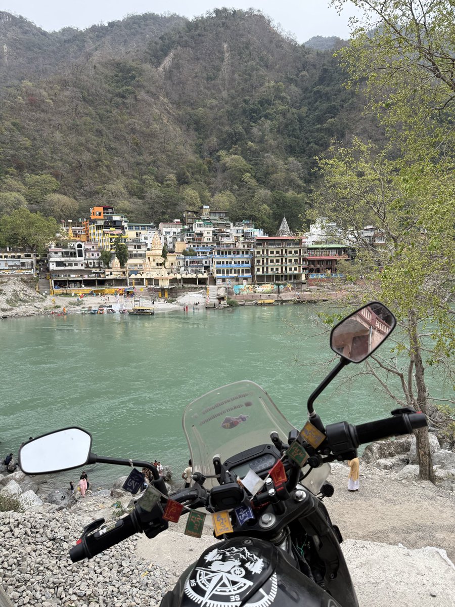 TheGreatAshB's tweet image. On the road, guess the location !#travel #india