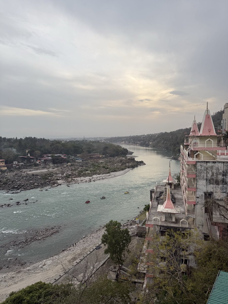 TheGreatAshB's tweet image. On the road, guess the location !#travel #india