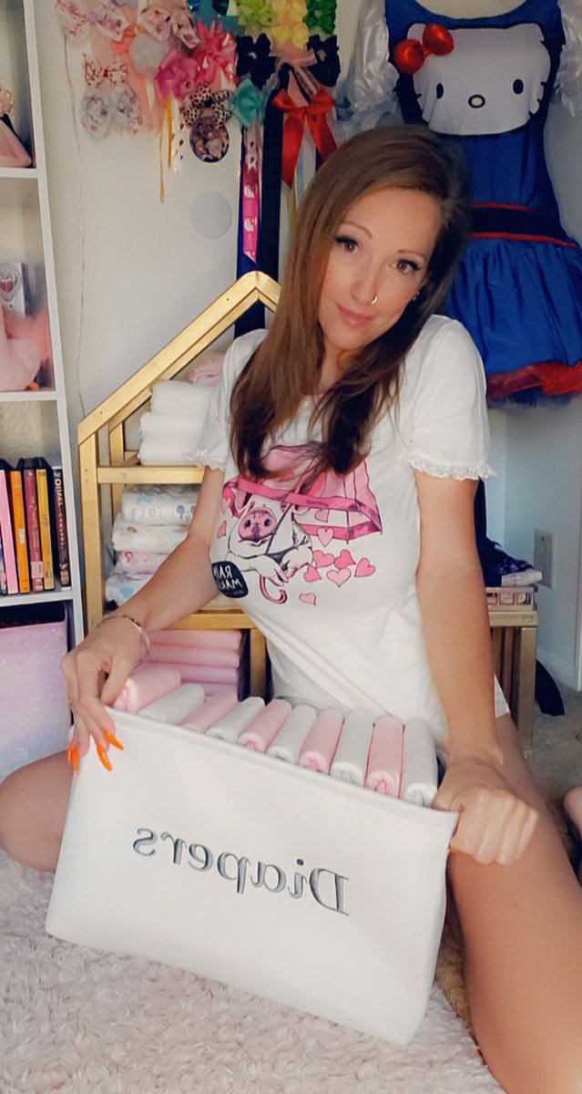 Mommykatmarie's tweet photo. Good morning everyone!

Mommy told me its a diaper day today, so if I am diapering up so should you.

What's your go to diaper? https://t.co/TXFm3SekzW
