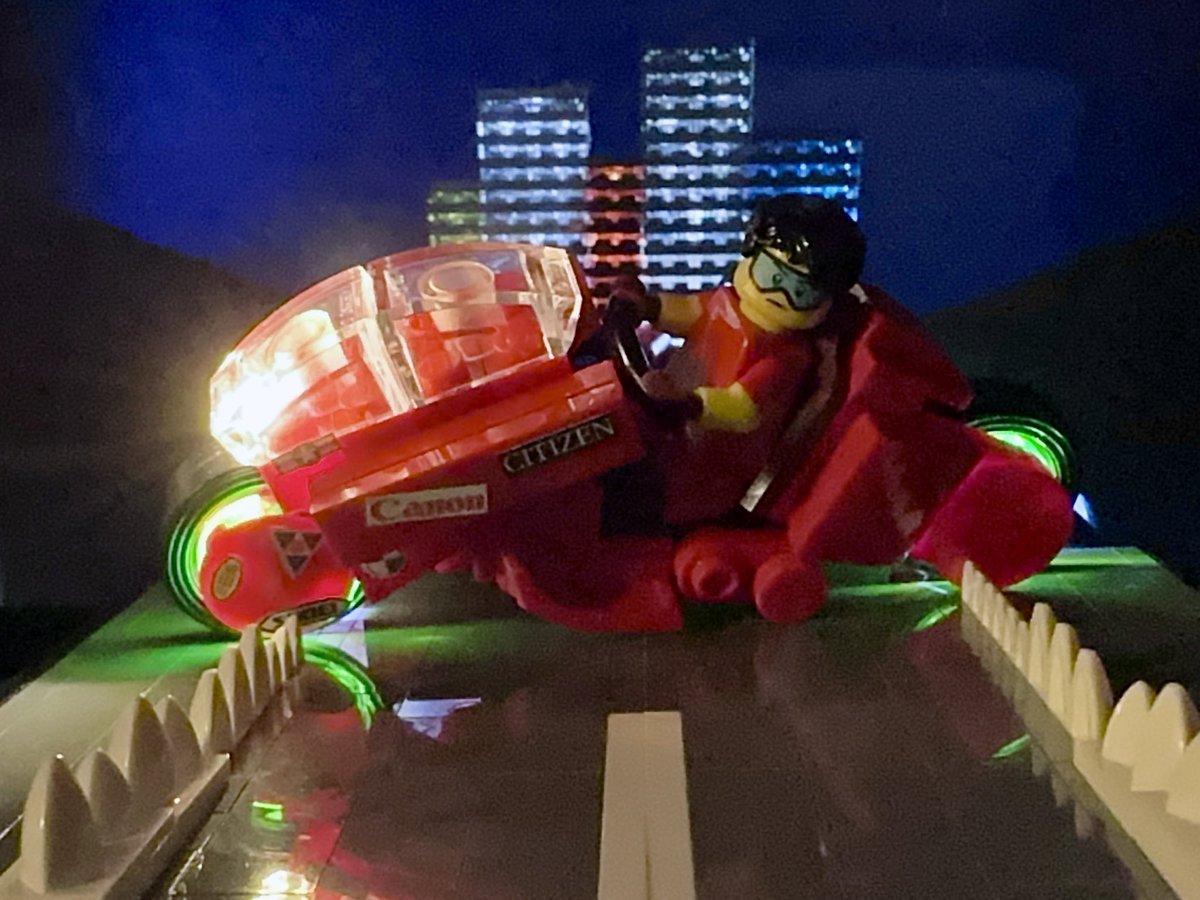 KABA64724932's tweet image. #原作の隣に自分の作品を貼る
#AKIRA 
#LEGO
#レゴ