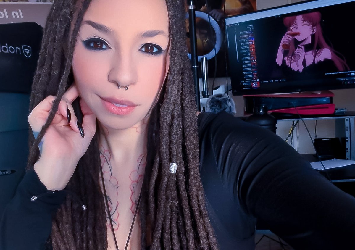 Now Live on Kick 🔥💚

Probably yapping and painting all day!!!! Get in here and keep my company 🤟🏽

Kick.com/RazorRedd