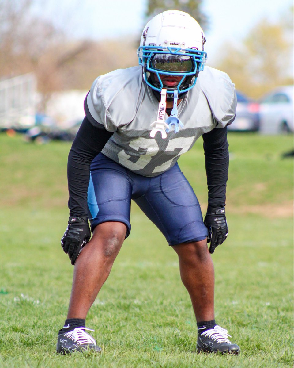 Saint Mary-of-the-Woods College Football tweet media