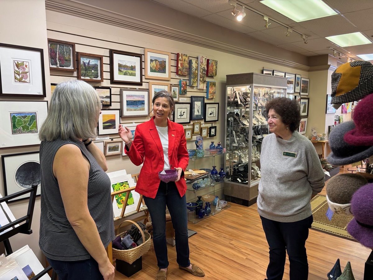 Maggie Goodlander tweet media