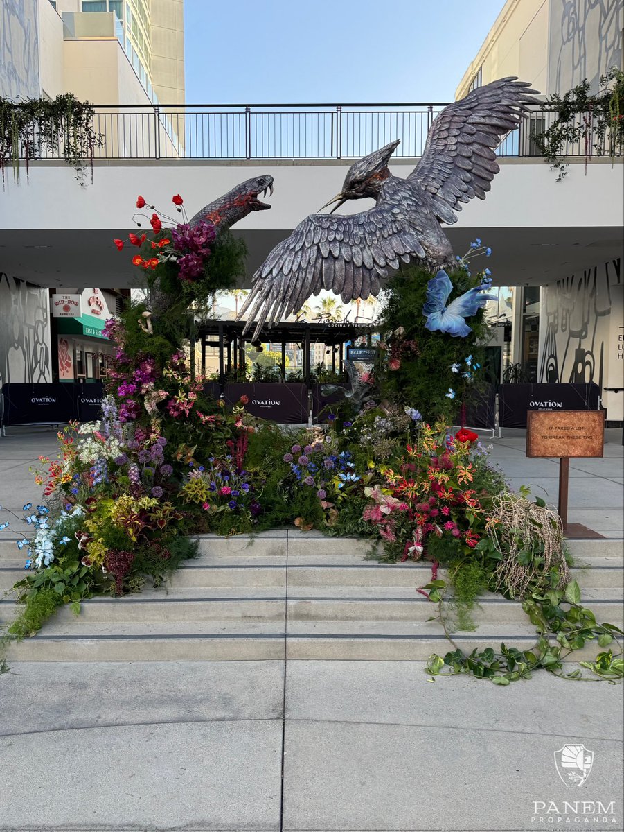 UMA OBRA DE ARTE DA DIVULGAÇÃO DE JOGOS VORAZES: AMANHECER NA COLHEITA EM LOS ANGELES