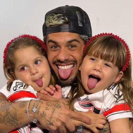 ALFINETEI's tweet photo. 🚨VEJA: Conselho Tutelar notifica escola de Maria Alice e Maria Flor após fala de Zé Felipe e dá prazo de 7 dias para a instituição de ensino apresentar relatório de assiduidade das meninas https://t.co/77dXbeLhsX