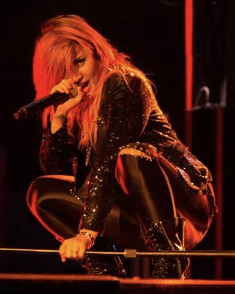 demihq_'s tweet image. we're ready to be home @ddlovato 🩷 5 DAYS 'til the #ItsNotThatDeepTour!! were you at the Neon Lights tour in 2014??