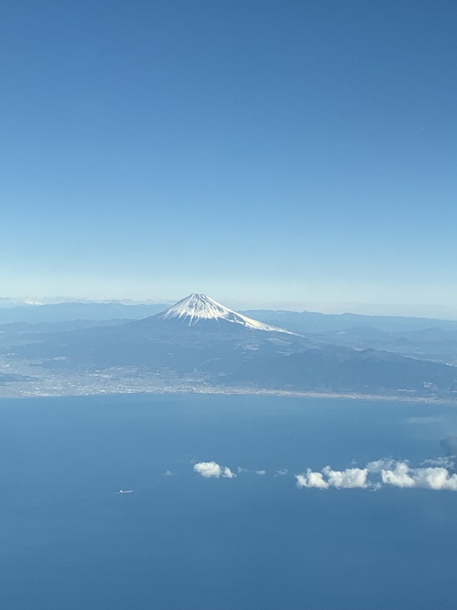 flyyukiAIR's tweet photo. オープンと同時に行ったラウンジKANSAI誰も居なくて快適でした。 https://t.co/AwZbKb7HE3