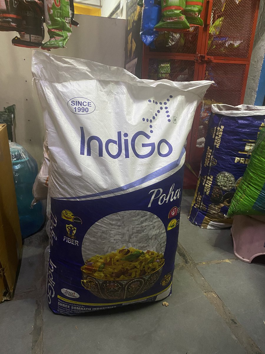 SHUBHAM963642's tweet photo. Hello @IndiGo6E पोहा कब से बेचना शुरू कर दिए भाई? अभी एक दुकान पर गया था पोहा लेने तो ये देखा तो हँसी नहीं रोक पाया।
😊 https://t.co/ogV8umPqEC