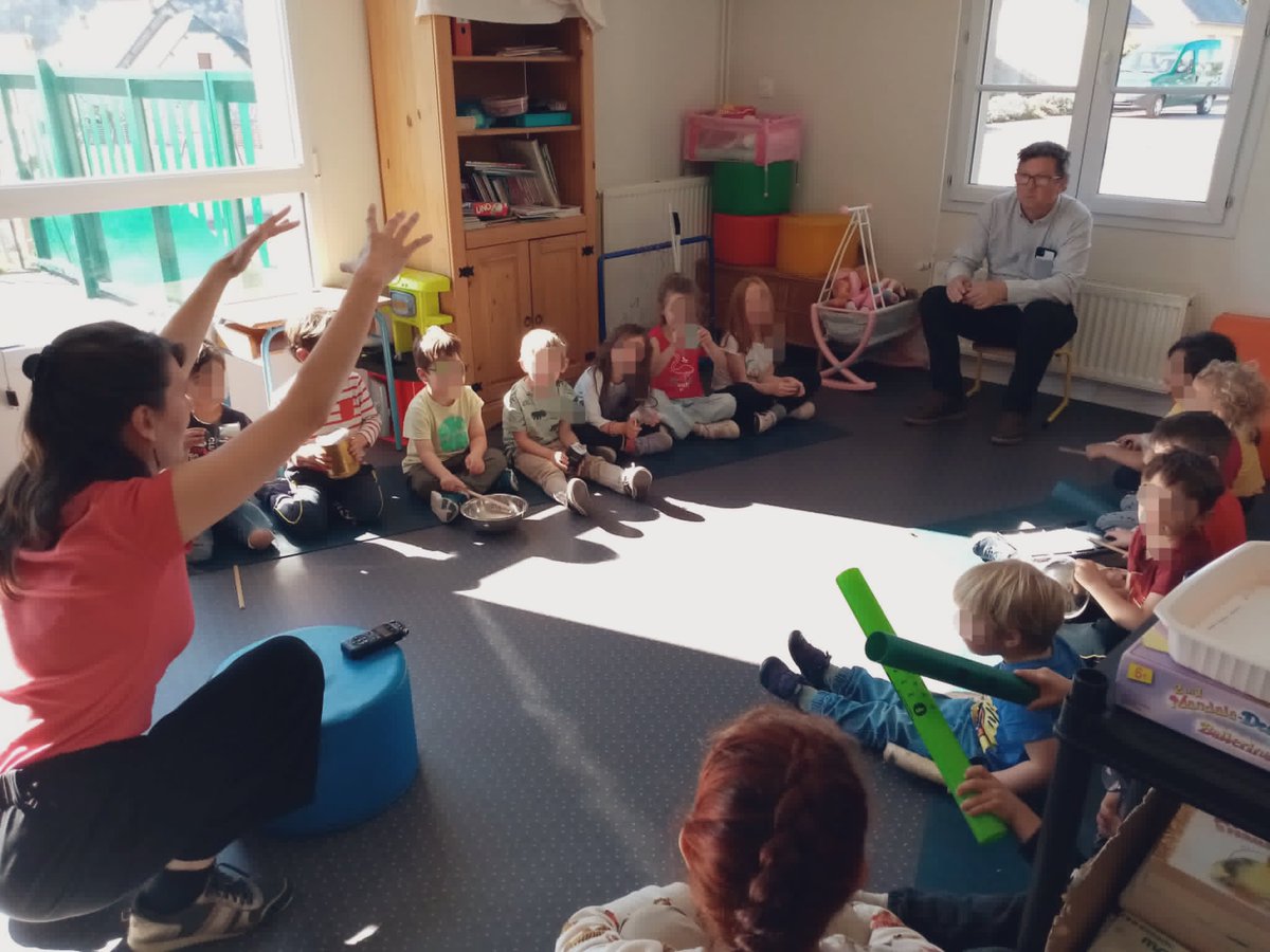 DSDEN65's tweet photo. Improvisation musicale et création de paysages sonores à partir d'albums dès la maternelle pour les écoles d'Aucun et de Salles, à travers le dispositif 'Esprits Musique et Création à l'école'. #JazzPyr' #CCPVG #DAAC #DRAC https://t.co/1kumcK9BPc