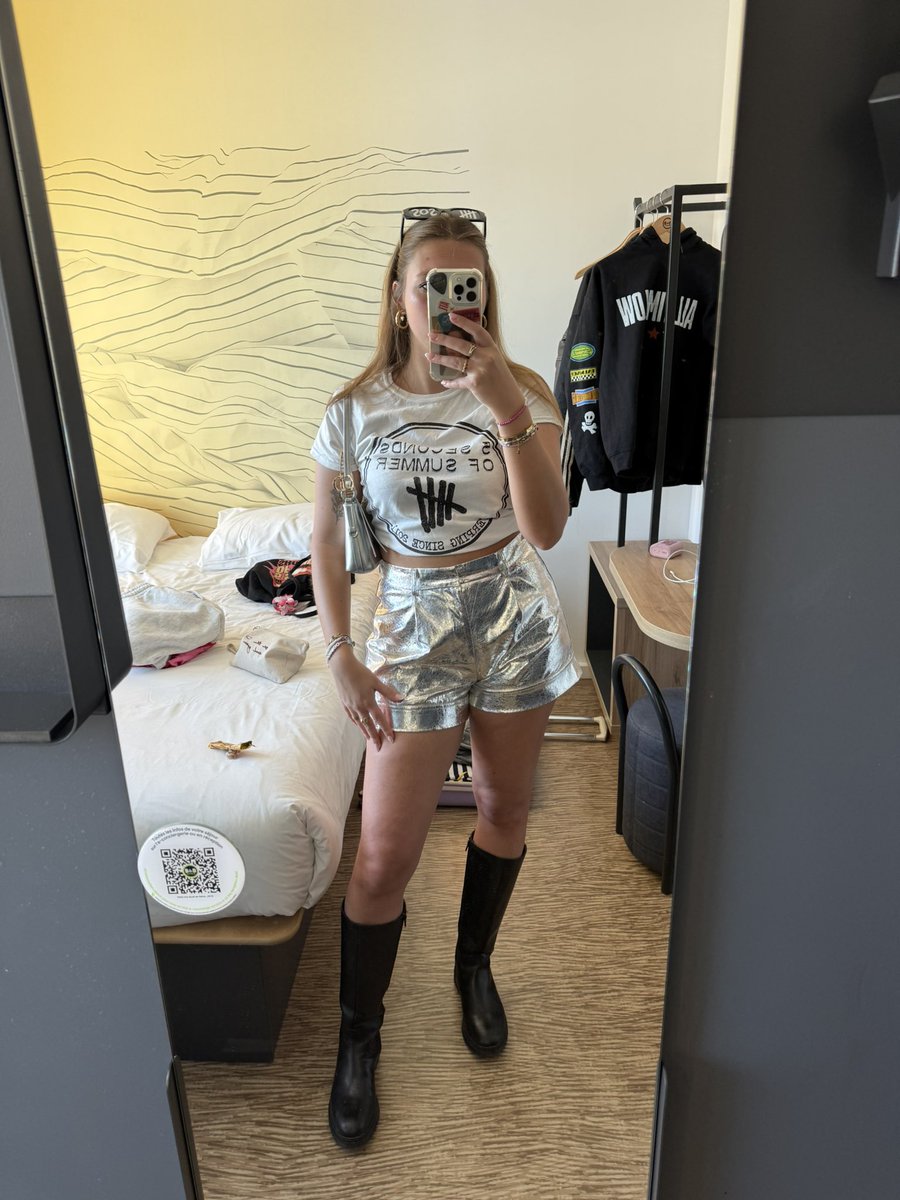 ⭑ lynn on tour ✮ tweet media