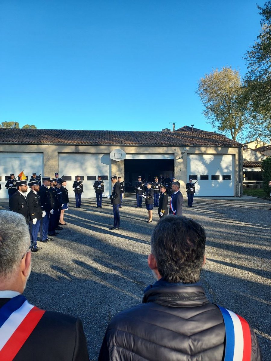 Retenue par mon travail parlementaire, j’étais représentée ce matin à l’inspection de la gendarmerie d’Orange.

J’adresse aux gendarmes ma gratitude sincère pour leur engagement quotidien et notamment pour leur action déterminée contre le narcotrafic.

#gendarmerie #orange