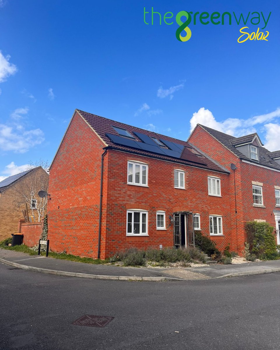 thegreenwaysol's tweet photo. This system in Bedford features 14x 445W Trina Vertex panels, carefully positioned across both south-east and north-west facing roofs to maximise generation throughout the day☀️🔋

Thinking about producing your own clean energy? https://t.co/beIroOOr5W
