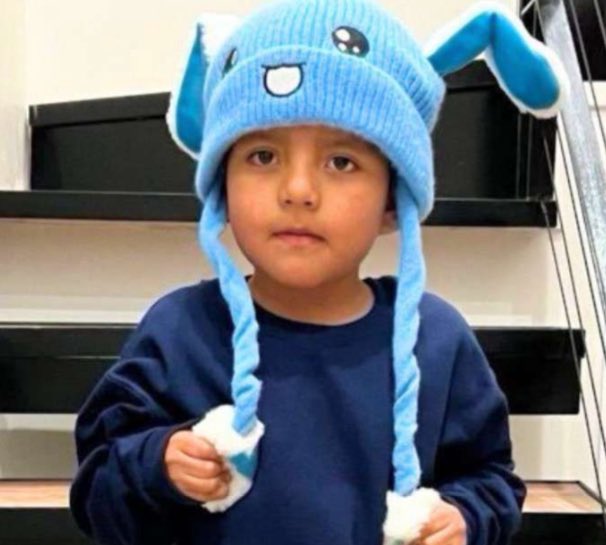 StoriesBySammi's tweet photo. “My boy is very different.”

That’s the heartbreak Liam’s mother is living with. 

After 2 weeks in ICE detention tied to a daily “quota,” this 5-year-old is now living in a state of constant fear.

The receipts:
• Liam is 5.
• The family entered legally via CBP One.
• A federal judge called their detention “ill-conceived” and an “injustice.”

Now, Liam sees a police officer and thinks they're coming to take him. 

He’s in therapy, hypervigilant, and scarred—all so the government could hit a daily number.

And here’s the part people should sit with:

Is a "deportation quota" worth breaking a 5-year-old child?

#DemsUnited