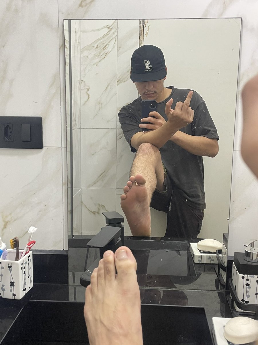 FindomYan's tweet image. Pack do pé para as otarias

#findomm #findom #alphafoot #alphamale #footfetısh #feetmale #cashmaster