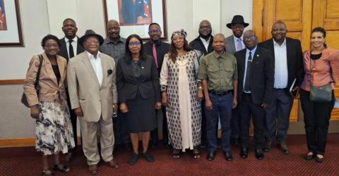 AsambleaCuba's tweet image. #Namibia🇳🇦 se prepara para ayudar a #Cuba🇨🇺 

✅️Presidenta de la Asamblea Nacional de Namibia, Honorable Dra. Saara Kuugongelwa-Amadhila, junto al Grupo Parlamentario de Amistad, sostuvieron un diálogo con miembros de Asociación de Amistad Namibia-Cuba

cubaminrex.cu/es/namibia-se-…