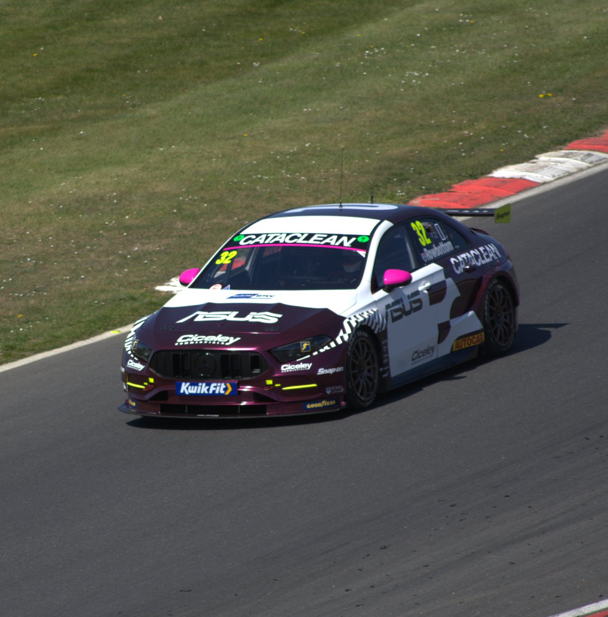 StuEkins's tweet photo. Nice trip to Brands. Beautiful day for it, and even the support vehicles look cool! https://t.co/cTLT2D5w3p