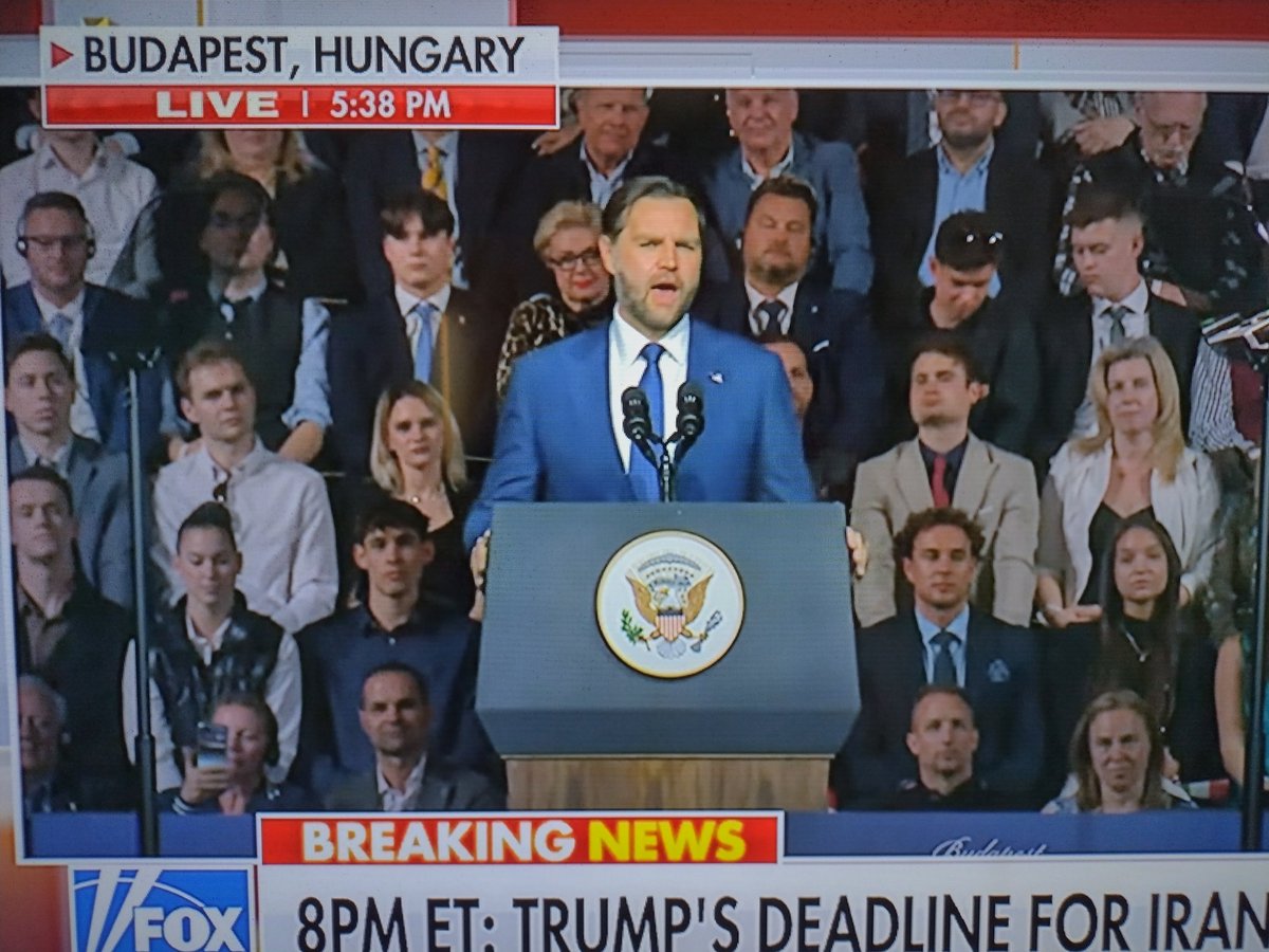 How do you KNOW Vance is in Budapest⁉️He looks like he's standing at a Podium in front of an AI OR A CROWD OF EXTRAS! Alot of them aren't even looking in the right direction!😂
LOOK CLOSELY AT WHAT YOU ARE SHOWN 🎬🎥📺✌️❤️