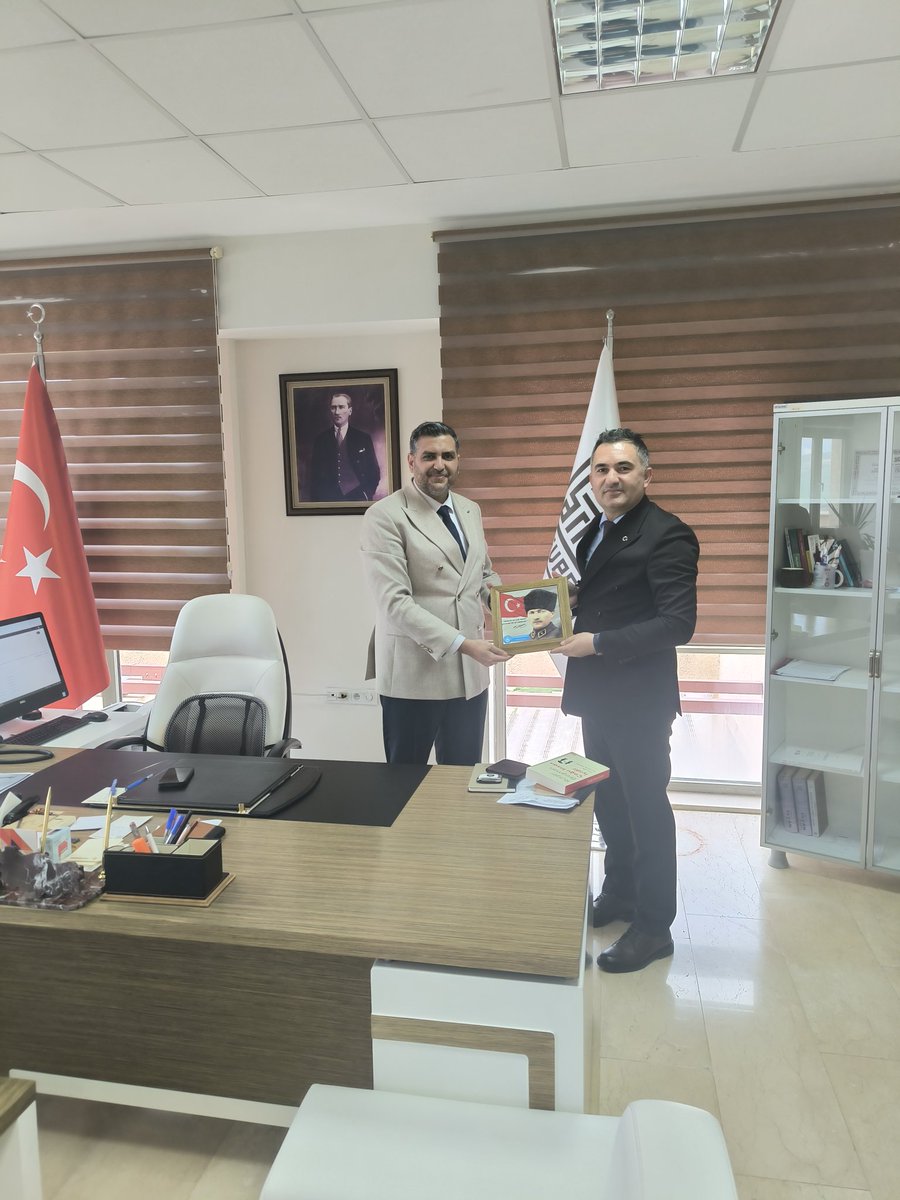 MesutUregen's tweet photo. Artuklu Üniversitesi Rektör Yardımcısı olarak atanan Prof. Dr. Hıdır APAK'a Hayırlı Olsun ziyaretinde bulunduk.
Yeni görevinde Başarılar diledik.
Alakasından ötürü kıymetli hocamıza Teşekkür ediyoruz.
@turkegitimsen 
@prfdrfatihiscan https://t.co/qiEKNDkfh9