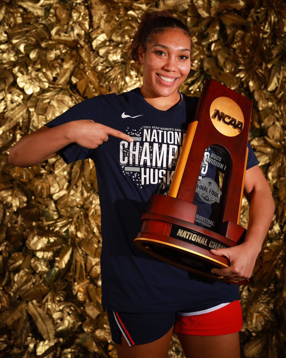 alyssa loves azzi🩷 tweet media