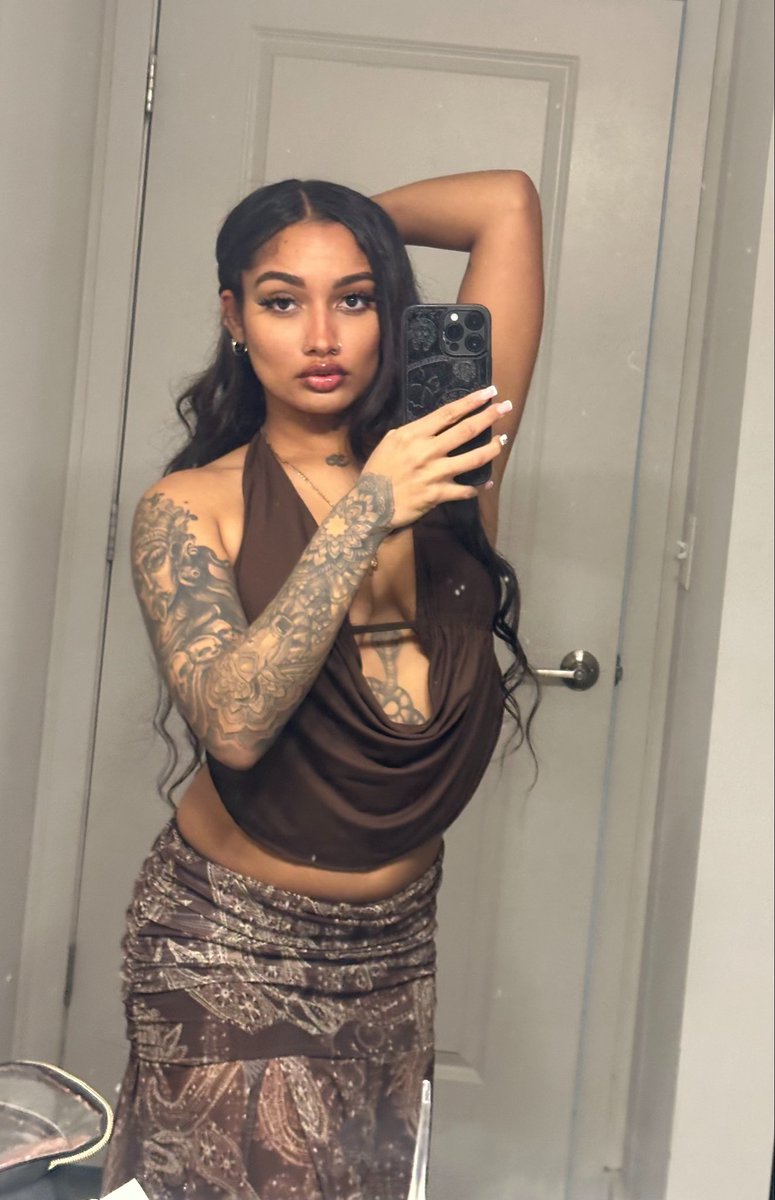 I Ƨ I Ƨ tweet media