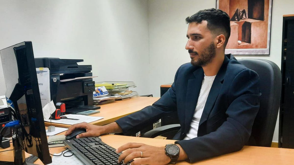 🌟 Con tan solo 28 años, Alejandro Pruneda es ejemplo de talento y liderazgo en el sector de las telecomunicaciones 📡.
Ingeniero eléctrico y director en Morón, Ciego de Ávila, su historia inspira a las nuevas generaciones 👏💡👇.
etecsa.cu/es/noticias/al…
#EtecsaConCuba 🇨🇺